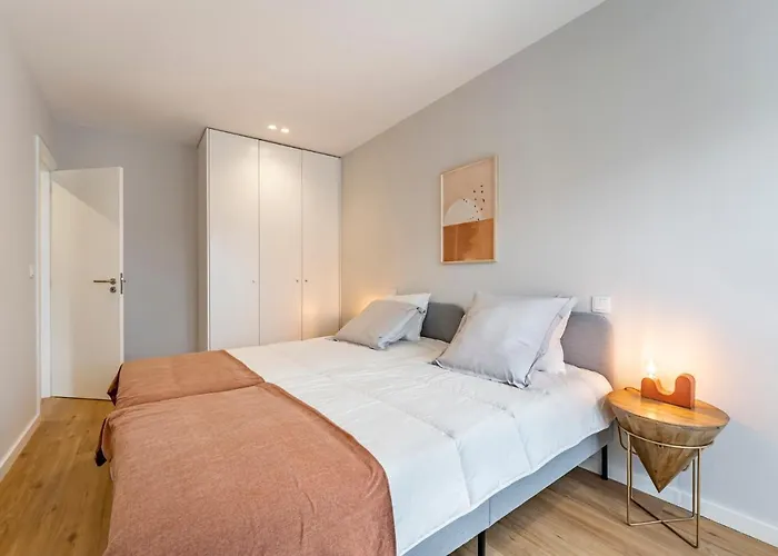 Nomad's Family - 2bdr Sunny Firmeza Apartment Porto