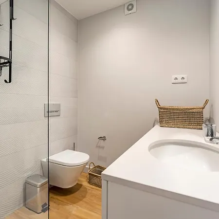 Nomad's Sunny Firmeza - 2bed Appartement